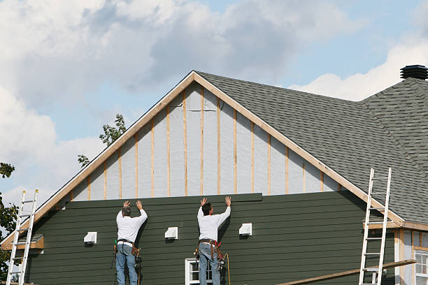 Professional Emergency Siding Repair technician working in Edinburg, IL